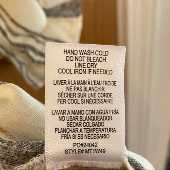 Bobeau Blouse With Chalky Stripe Print with gathered accent at neck and sleeves - Picture 4 of 4